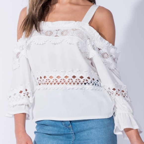 🎉HP🎉 Lace Trim Cold Shoulder Top - Picture 5 of 5